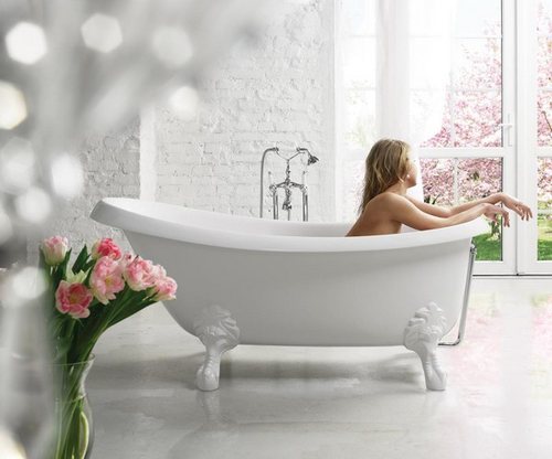 Классическая ванна из искусственного камня PAA Victoria 170x83 с белыми фигурными ножками