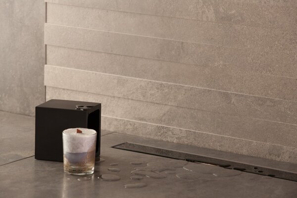 Душевой лоток Pestan Confluo Frameless Line 550 Black Glass