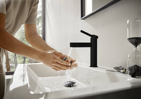 Смеситель для раковины Hansgrohe Finoris 76020670 со сливным гарнитуром, матовый черный