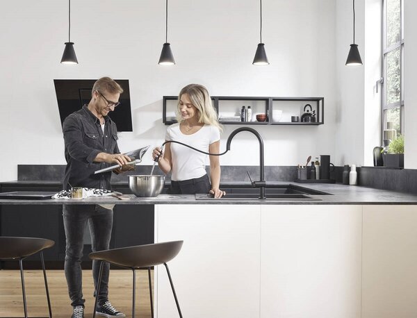 Кухонный смеситель 210, с вытяжным душем, 2jet Hansgrohe 72800670, матовый черный
