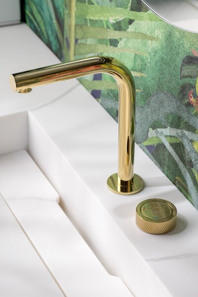 Смеситель для раковины Boheme TECH 158-G Золото